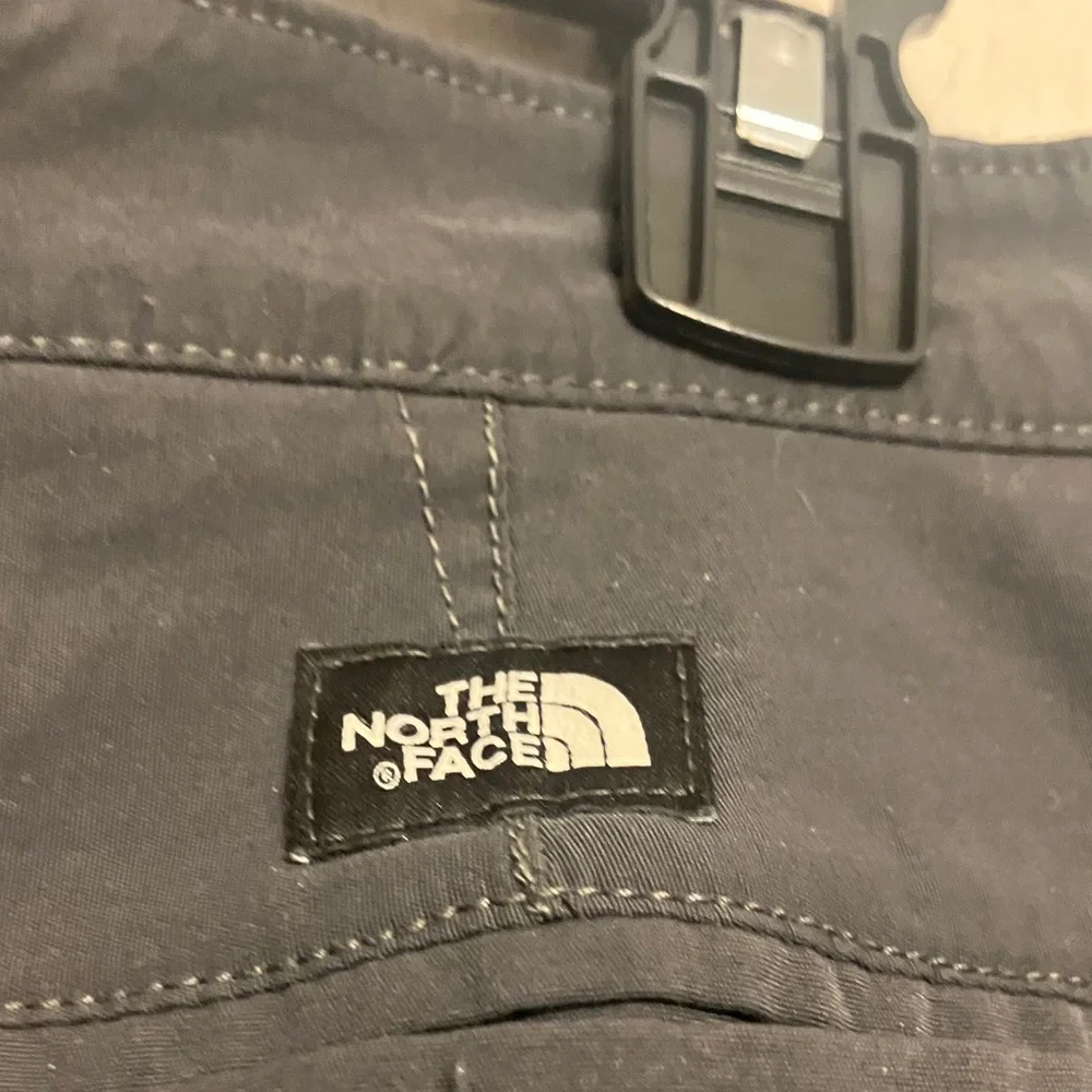 The North Face sprag Charcoal Flat Front Shorts men’s 34 (medium)